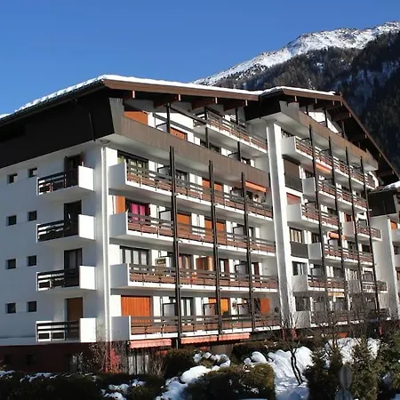 Periades, Apartamento *
